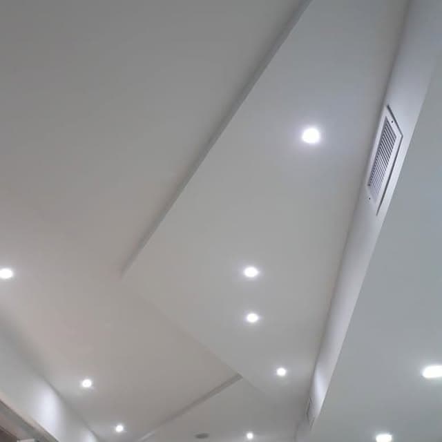 Techo de drywall con luces empotradas